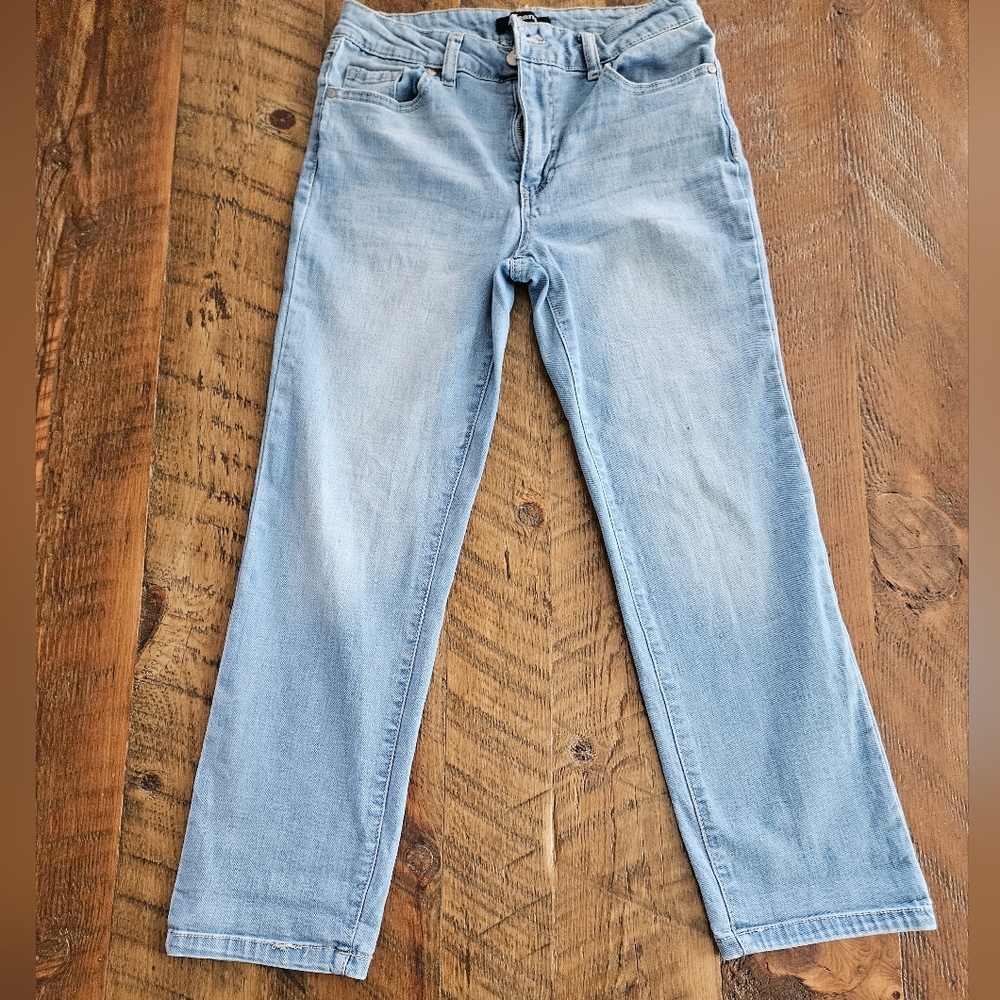 D. Jeans, Straight Leg Cropped, Light Wash, Size 6